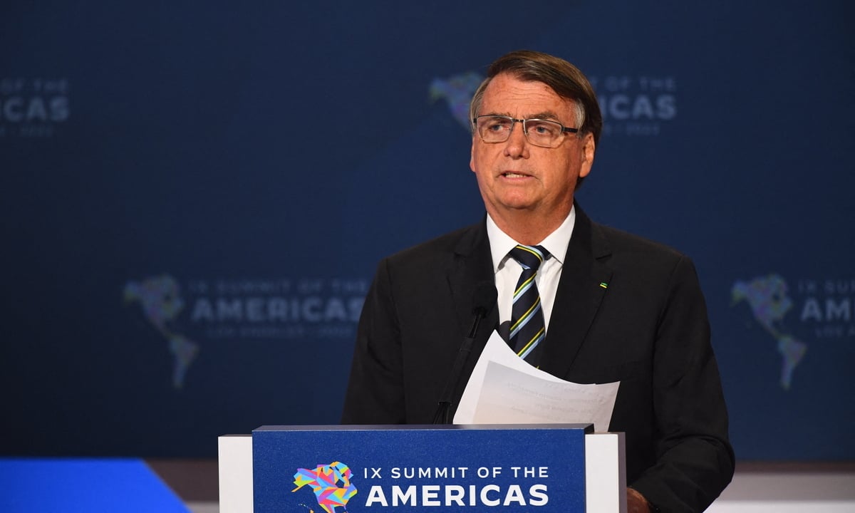 Nos EUA, Bolsonaro se diz ‘maravilhado’ com Biden e nega devastação ambiental