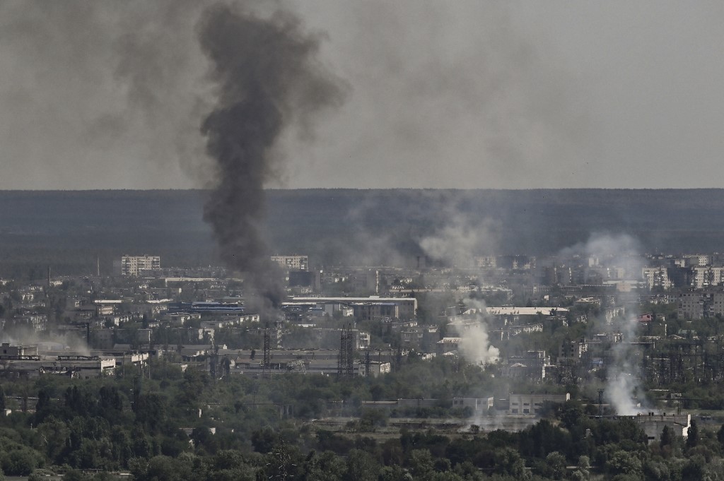 Cenário de guerra em Severodonetsk, leste da Ucrânia.

Foto: ARIS MESSINIS / AFP 