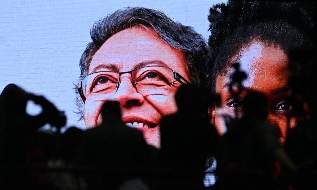 Lula e líderes de esquerda parabenizam Petro por vitória histórica na Colômbia