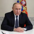 Rússia afirma que vai parar ofensiva após rendição da Ucrânia