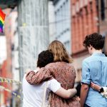 Noruega: tiroteio em Oslo deixa mortos e cancela marcha do orgulho LGBT+