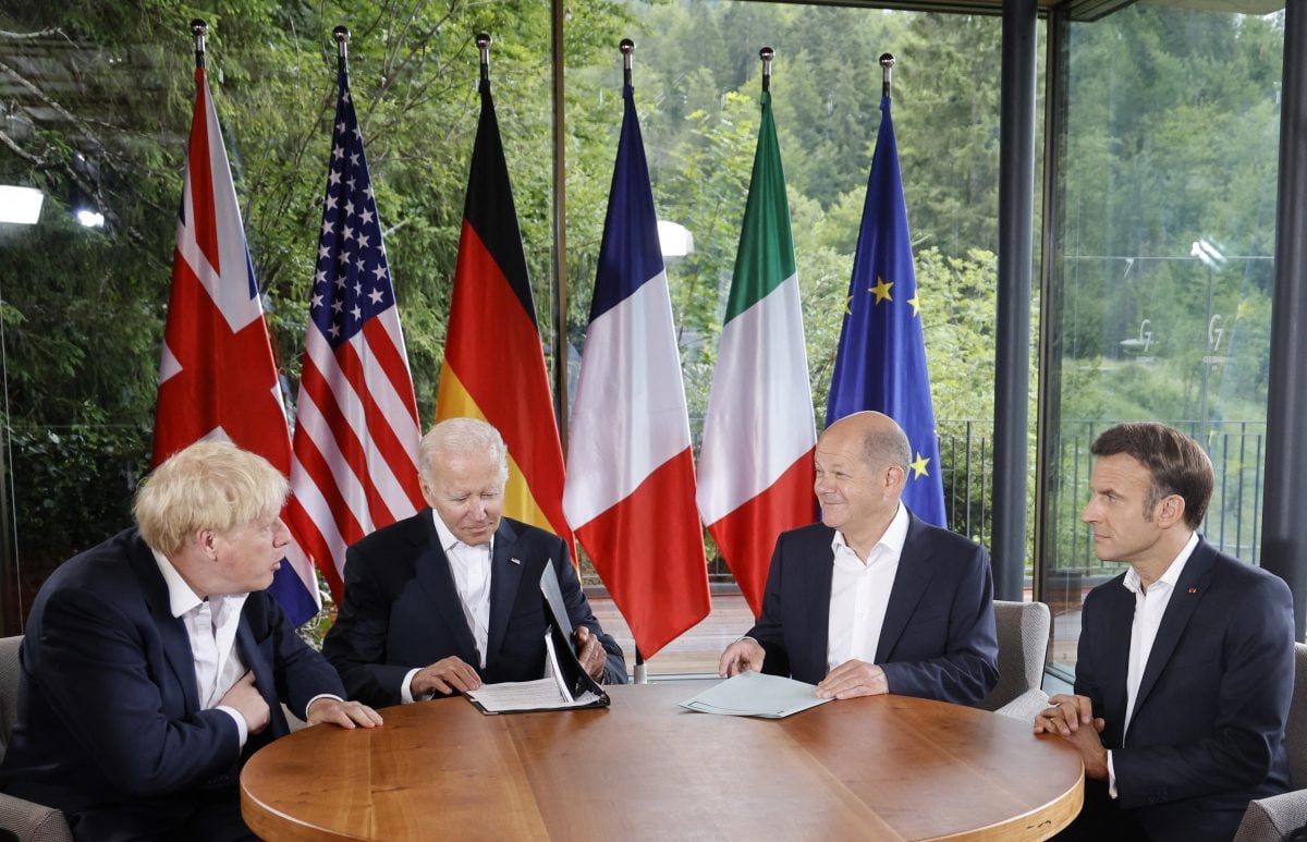 Boris Johnson, Joe Biden, Olaf Scholz, Emmanuel Macron e o primeiro-ministro da Itália, Mario Draghi, participam de uma reunião do G7 (Foto: Ludovic MARIN/POOL/AFP) 