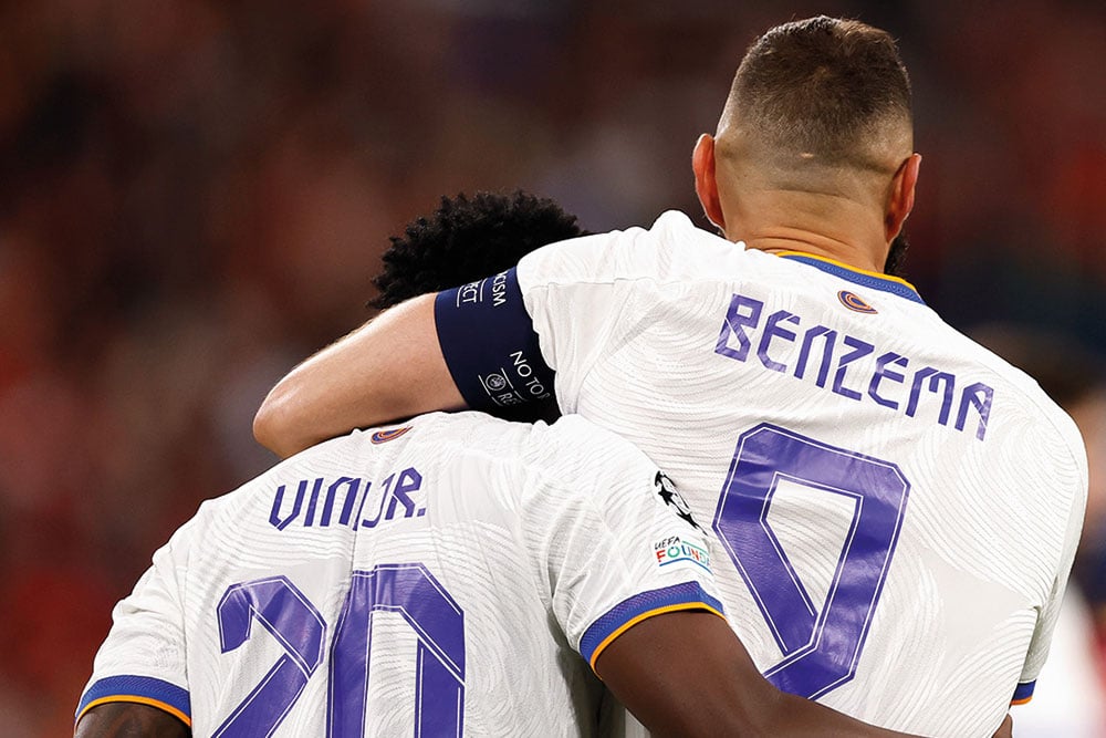 A dupla Vinicius Jr. e Benzema brilhou, afiadíssima - Imagem: Javier Soriano/AFP 