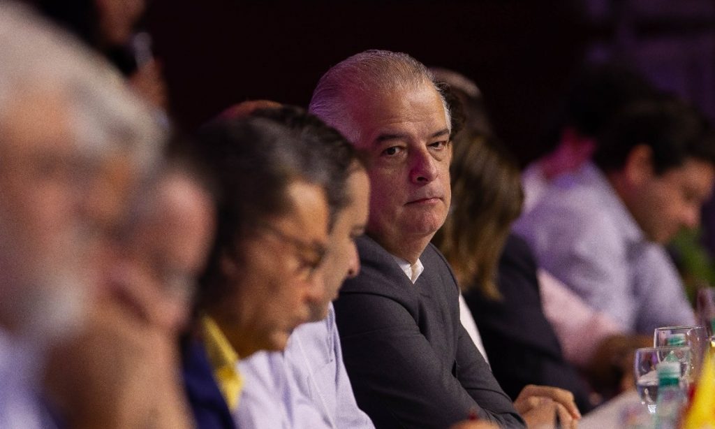 PT evita falar em desistência de França, mas acredita em acordo nos próximos dias