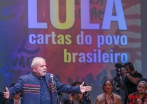 ‘Não adianta falar que vai dar golpe porque o povo vai tirar ele de lá’, diz Lula sobre Bolsonaro