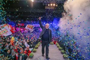 Lula abre 16 pontos de vantagem e poderia vencer no 1º turno, diz Quaest