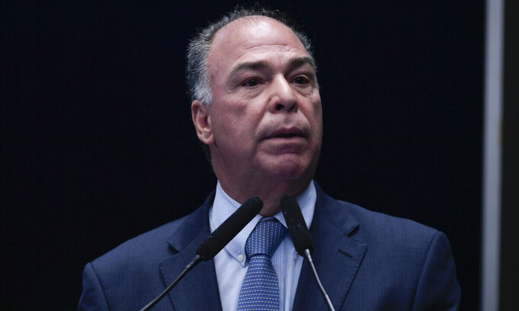 Senador quer decretação de estado de emergência para oferecer benefício a caminhoneiros