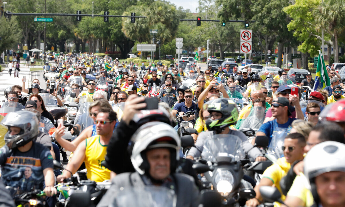 AGU pede para arquivar pedido de investigação de Bolsonaro por motociata nos EUA