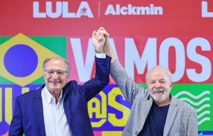 'Não se faz programa de governo em motociata ou em cima de jet ski', diz Alckmin