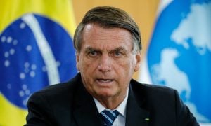 Bolsonaro sanciona lei que limita cobrança do ICMS sobre combustíveis