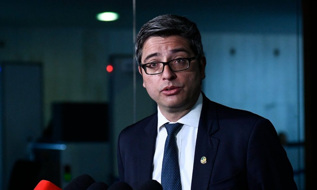 Líder do governo Bolsonaro pede audiência pública antes de votar a PEC da Transição
