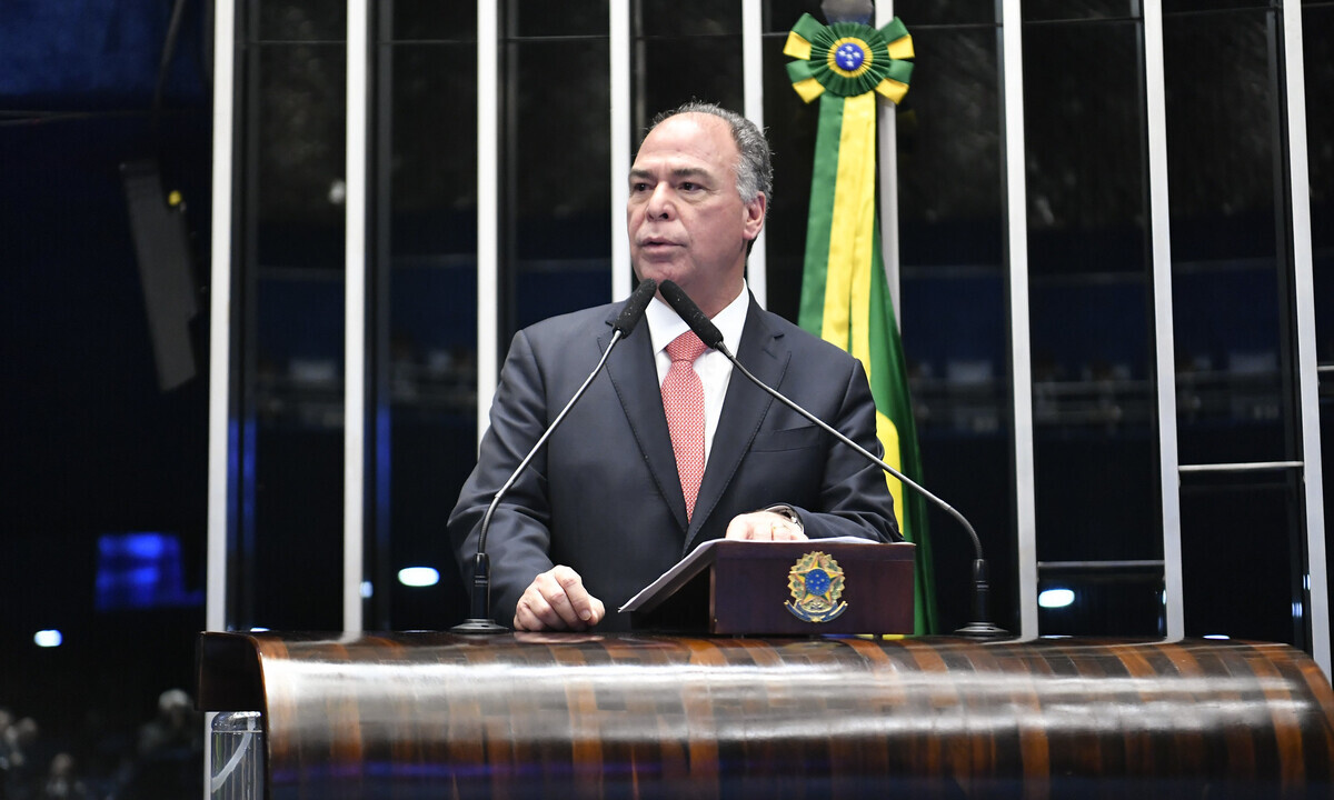 Após críticas, senadores tentam tirar estado de emergência de PEC