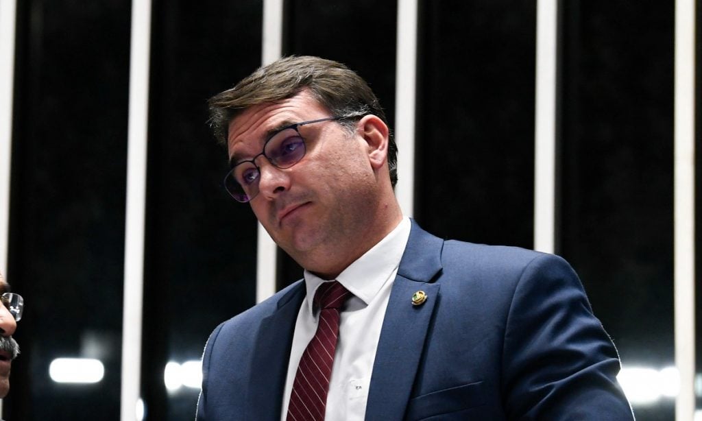 Flávio não descarta reação violenta de apoiadores em caso de derrota de Bolsonaro