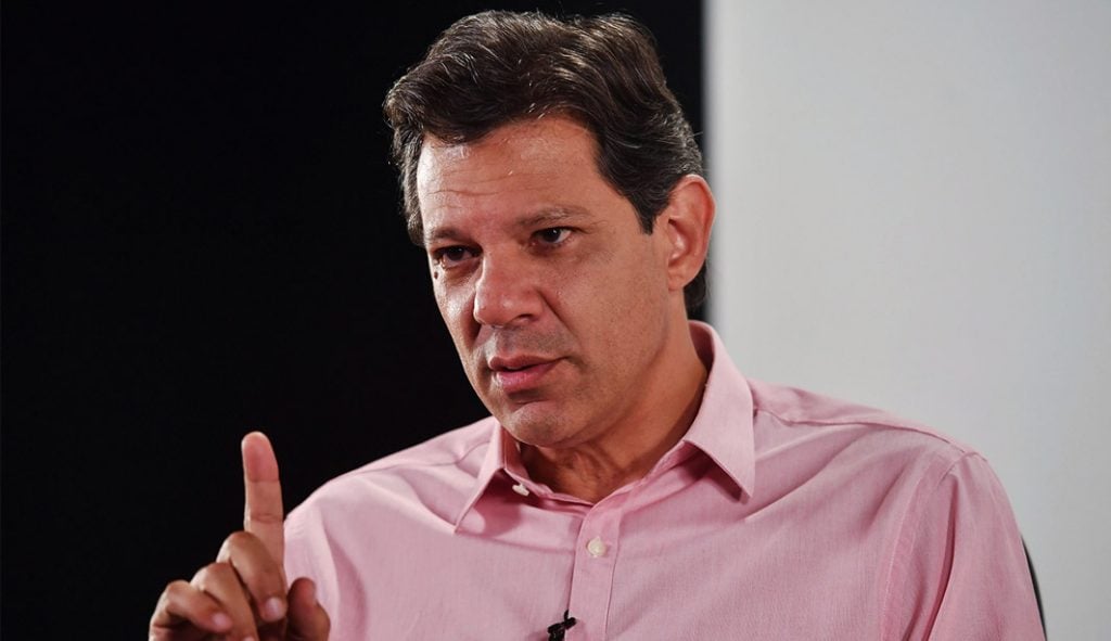 TRE determina a retirada de outdoor com ataques a Haddad, líder das pesquisas em SP