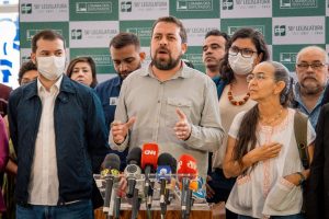 PSOL e Rede lançam federação, oficializam apoio a Lula e querem vitória 'já no 1º turno'