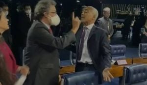 Romário se desentende com Paulo Rocha e senadores apartam briga: 'Não bota o dedo na minha cara'