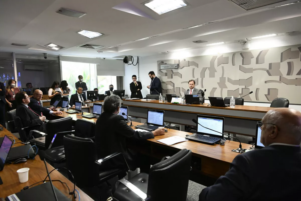 Multados em R$ 444 mil pelo Ibama, senadores votam leis com impactos ambientais