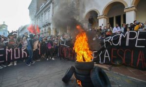 Manifestante indígena morre em protestos no Equador