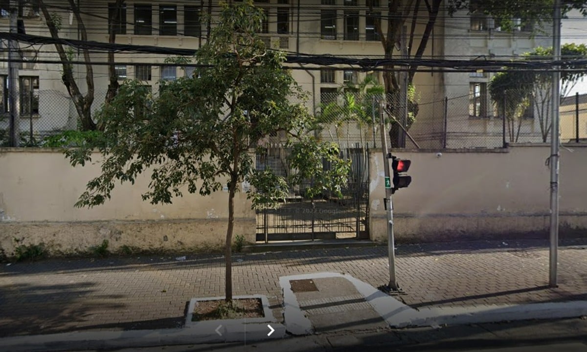 Estudantes descobrem câmeras instaladas nos banheiros de escola em SP
