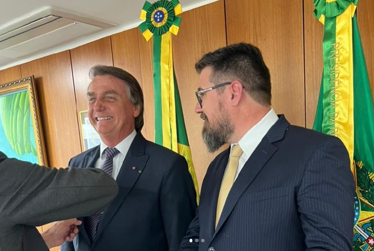 Grupo armamentista oferece apoio a candidatos em troca de cargos políticos
