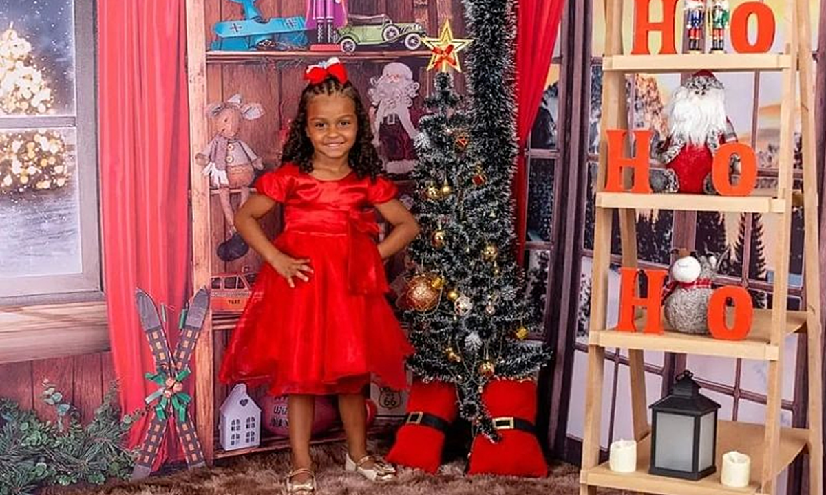 RJ: Menina de 4 anos baleada quando comprava pipoca após a escola segue em estado grave