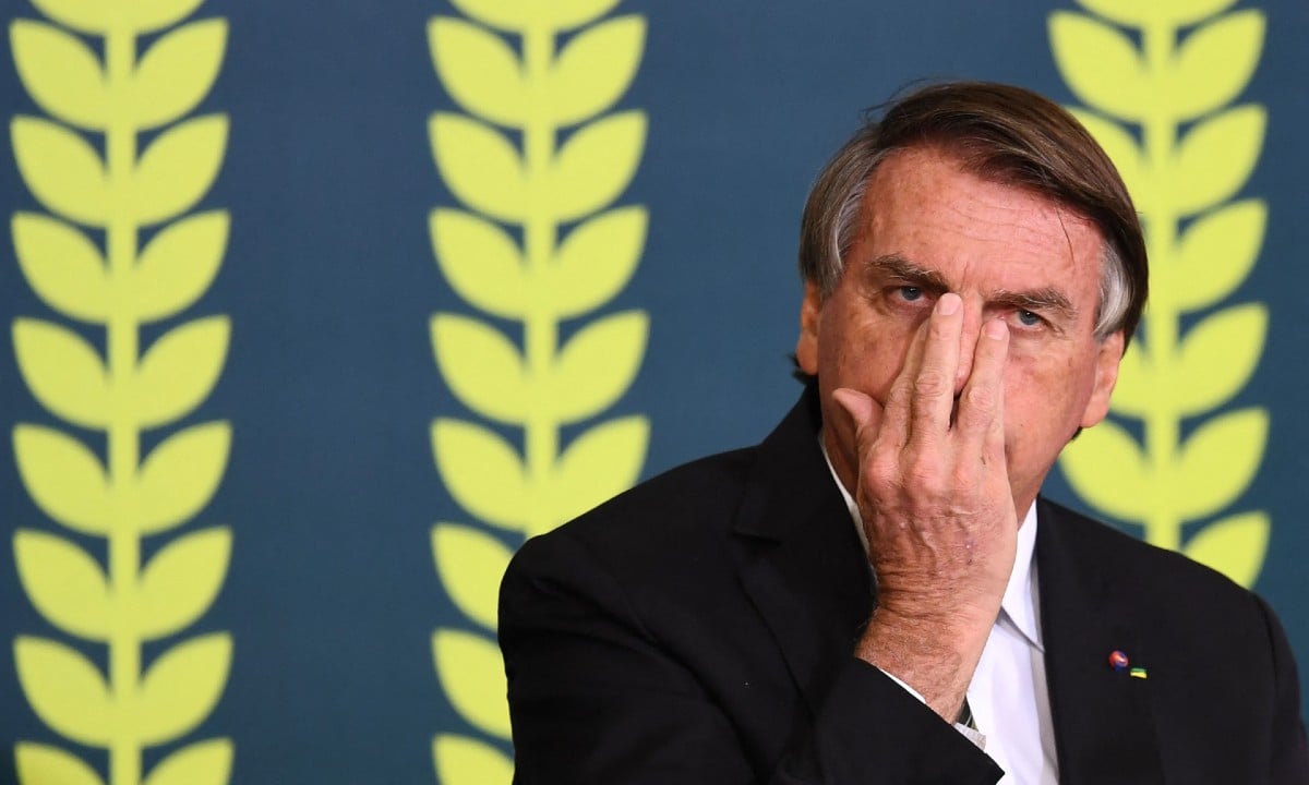 Bolsonaro tenta, sem sucesso, reunir os elementos para o golpe