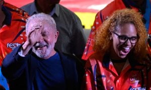 No Rio, Lula se reúne com sambistas e promete recriar Ministério da Cultura