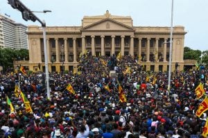 Situação incerta no Sri Lanka após fuga do presidente por protestos