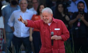 ‘Bolsonaro blefa’, diz Lula ao Financial Times sobre ameaças de golpe