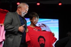 Campanha de Lula não vai recuar, diz Gilberto Carvalho após aumento de violência política