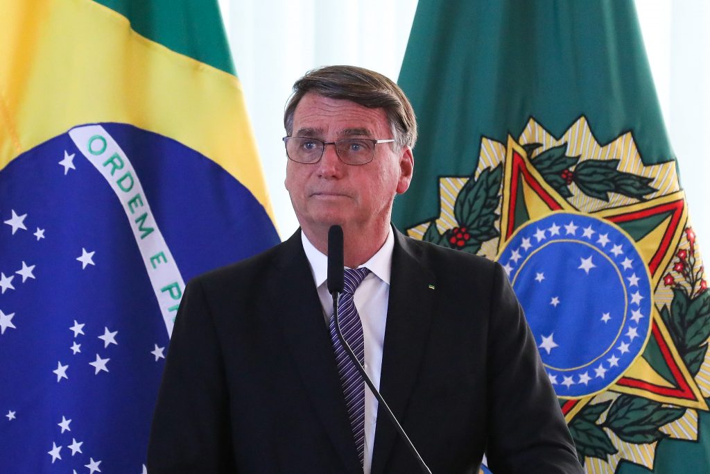 Reação ao fim da reunião mostra o descrédito de Bolsonaro, diz cientista político