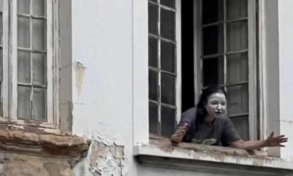 O que ‘A Mulher da Casa Abandonada’ nos diz sobre a expiação do racismo e a espetacularização da miséria?