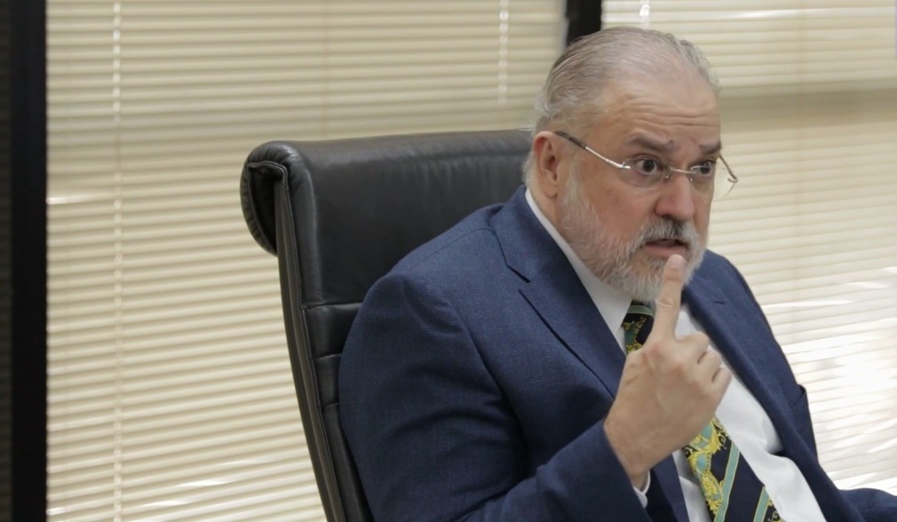 Sob críticas, Aras diz que parlamentares entram com ações por ‘exposição na mídia’