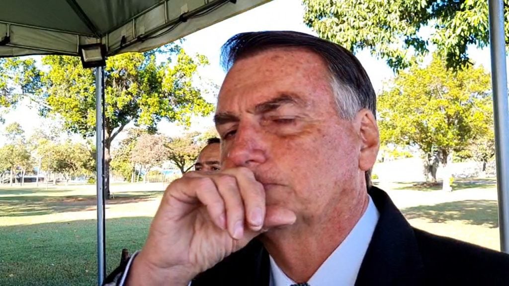 Bolsonaro diz que Forças Armadas cumprem ordens dele ao questionarem o sistema eleitoral