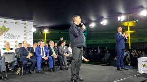 ‘Alguns preferem morrer de fome do que derrubar uma árvore’, diz Bolsonaro em evento do agro