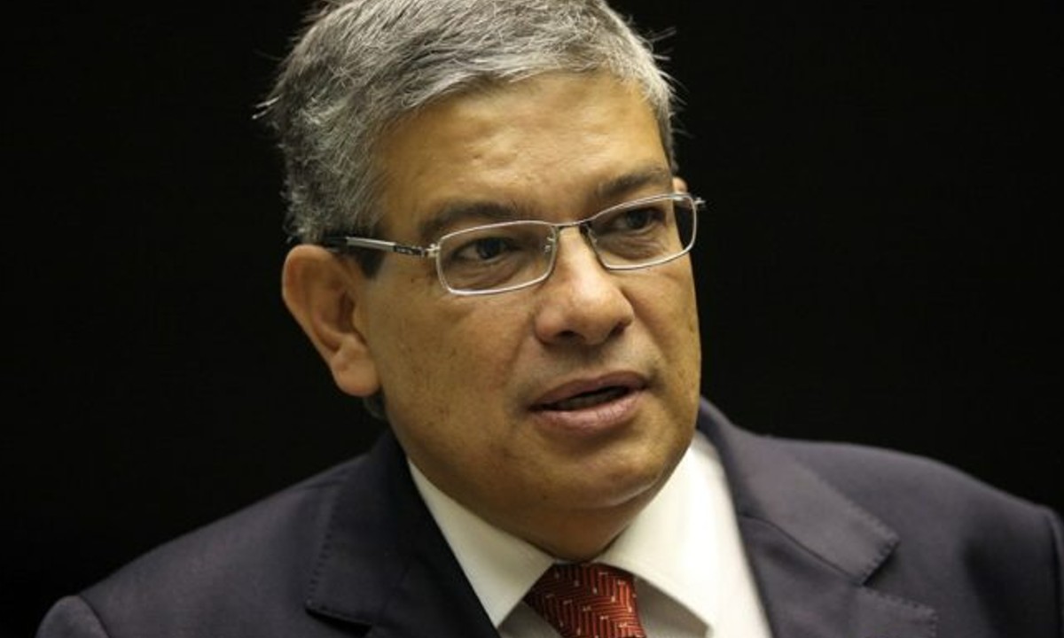 Pré-candidato ao governo de Minas pelo PSDB expõe apoio a Ciro em carta