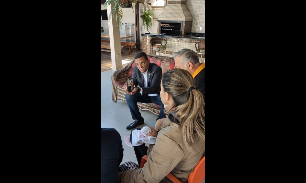 Bolsonaro liga para familiares de petista assassinado: ‘A imprensa está botando no meu colo’
