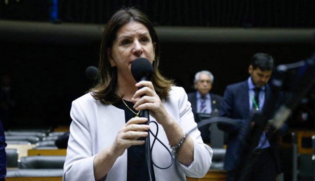 Câmara aprova a PEC do Piso da Enfermagem; o texto segue para promulgação