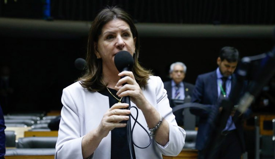 Câmara aprova a PEC do Piso da Enfermagem; o texto segue para promulgação
