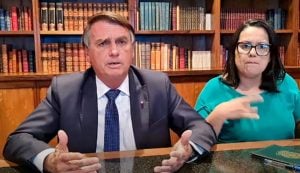 Bolsonaro repete fake news sobre eleição e diz que reunirá embaixadores para mostrar PowerPoint
