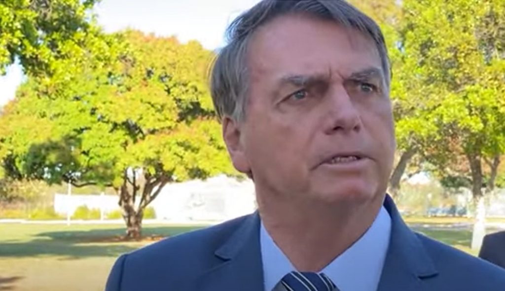 Não me imagino sem arma na moto, mas uma vez levaram minha moto e minha arma, diz Bolsonaro