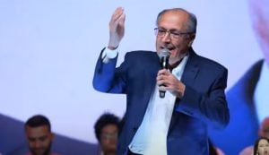 Alckmin alerta contra violência política e diz que Lula é a solução para a fome e o desalento