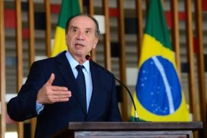 Aloysio Nunes defende voto em Lula e diz não ter o 'direito de vacilar'; leia a entrevista