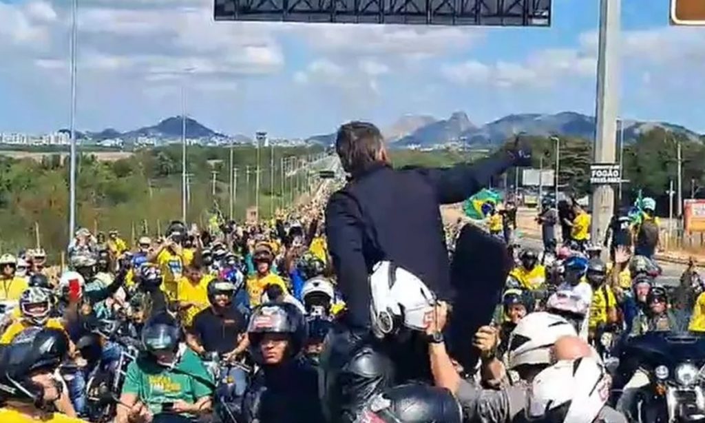 Bolsonaro diz que, se reeleito, não indicará ministros ‘abortistas’ ao STF