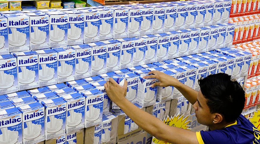 Prévia da inflação desacelera, mas acumulado em 12 meses ainda supera os dois dígitos