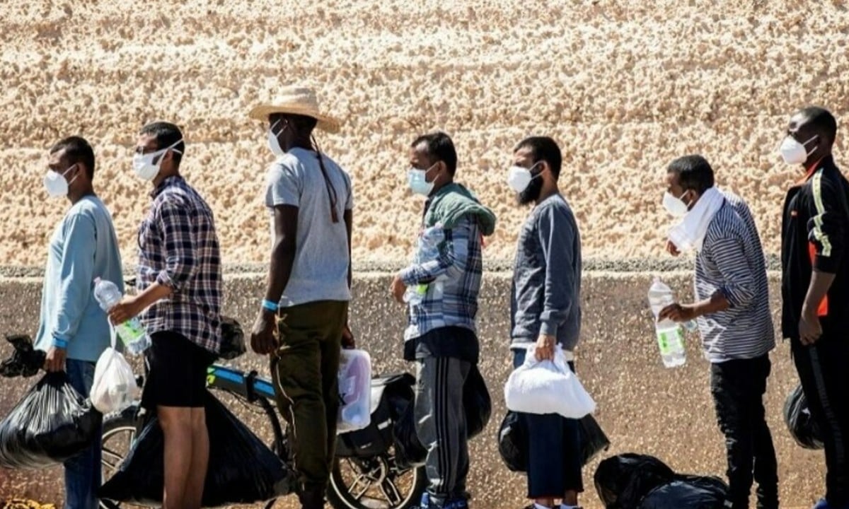 Mais de mil migrantes desembarcam na Itália em poucas horas