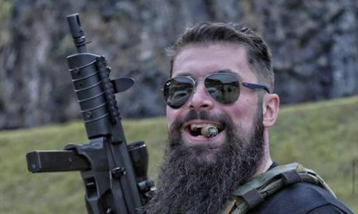 Polícia apura caso de delegado que promete, de arma na mão, lutar contra esquerda