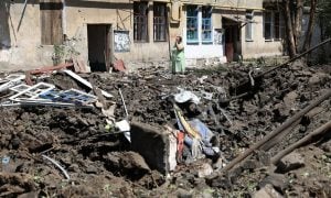 Seis pessoas morrem em ataque russo na Ucrânia antes de reunião da UE sobre sanções