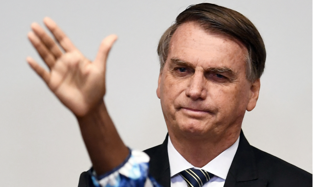 Discursos de 'guerra entre o bem e o mal' prevalecem em culto com Bolsonaro