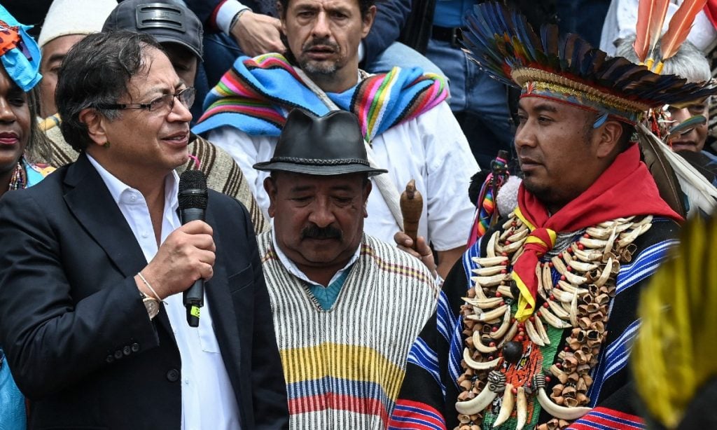 Gustavo Petro toma posse e marca chegada da esquerda ao poder na Colômbia